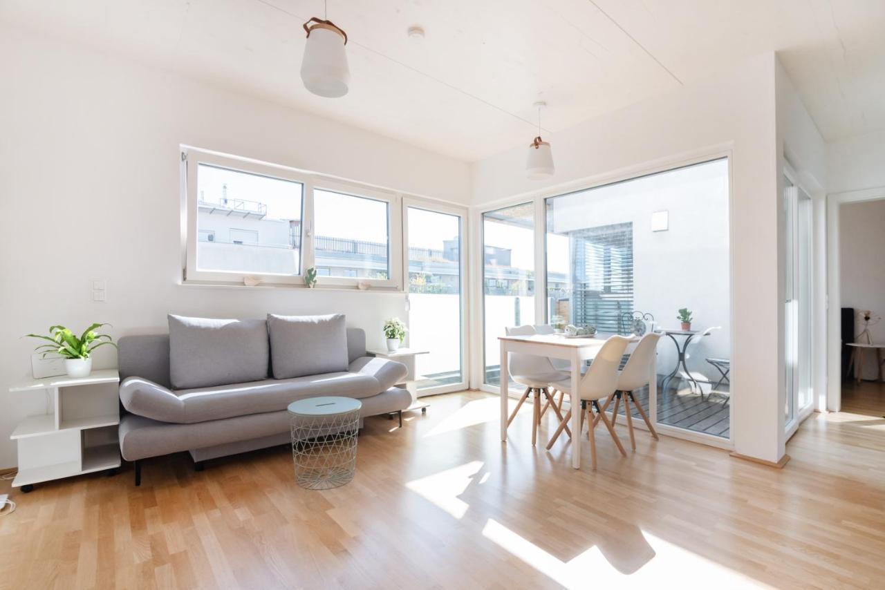 Helles, Neues Dg Apartment Mit Blick Zum Donauturm Вена Экстерьер фото