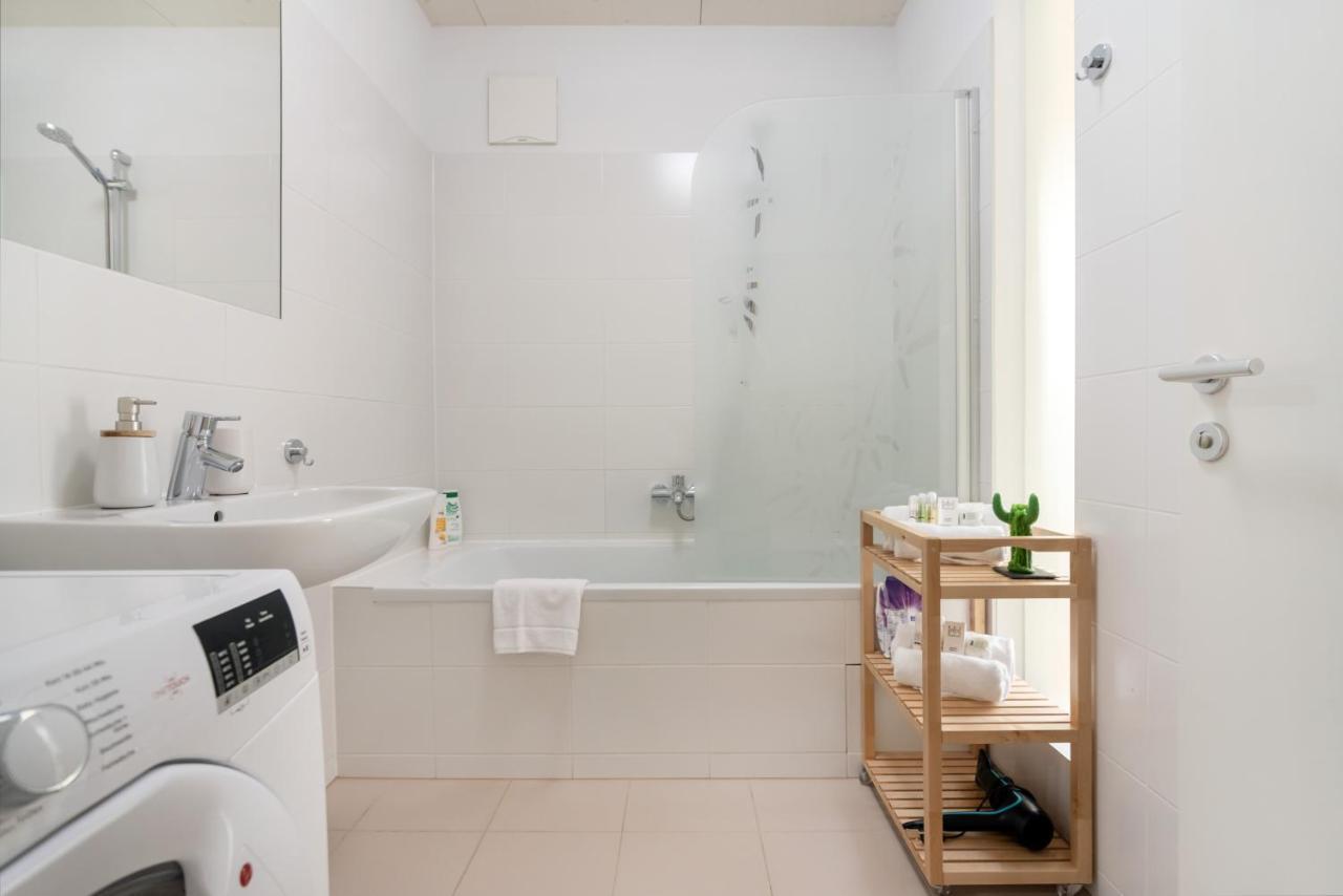 Helles, Neues Dg Apartment Mit Blick Zum Donauturm Вена Экстерьер фото