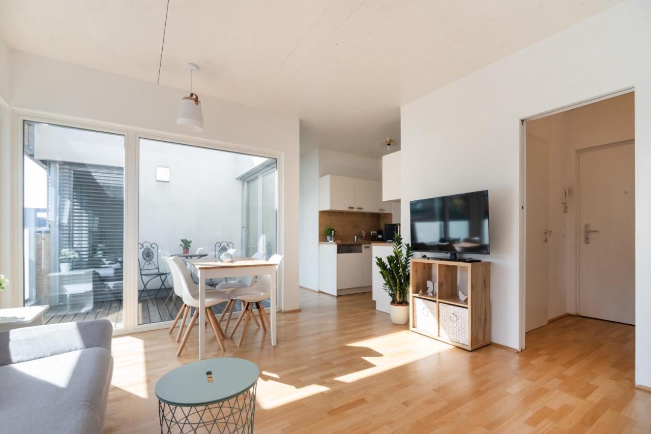 Helles, Neues Dg Apartment Mit Blick Zum Donauturm Вена Экстерьер фото