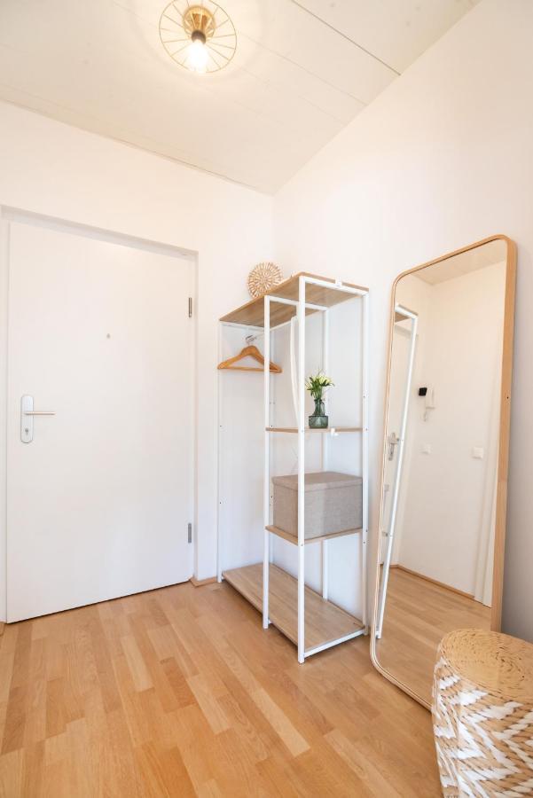 Helles, Neues Dg Apartment Mit Blick Zum Donauturm Вена Экстерьер фото