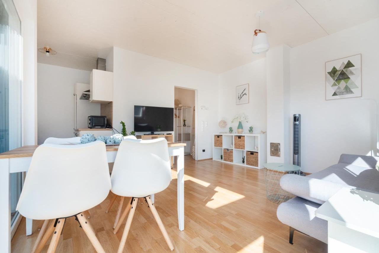 Helles, Neues Dg Apartment Mit Blick Zum Donauturm Вена Экстерьер фото