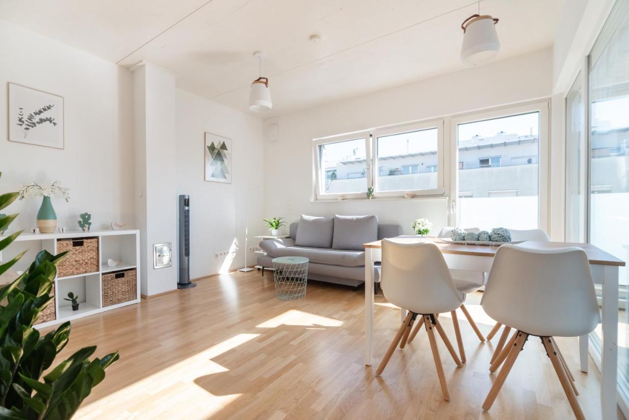 Helles, Neues Dg Apartment Mit Blick Zum Donauturm Вена Экстерьер фото
