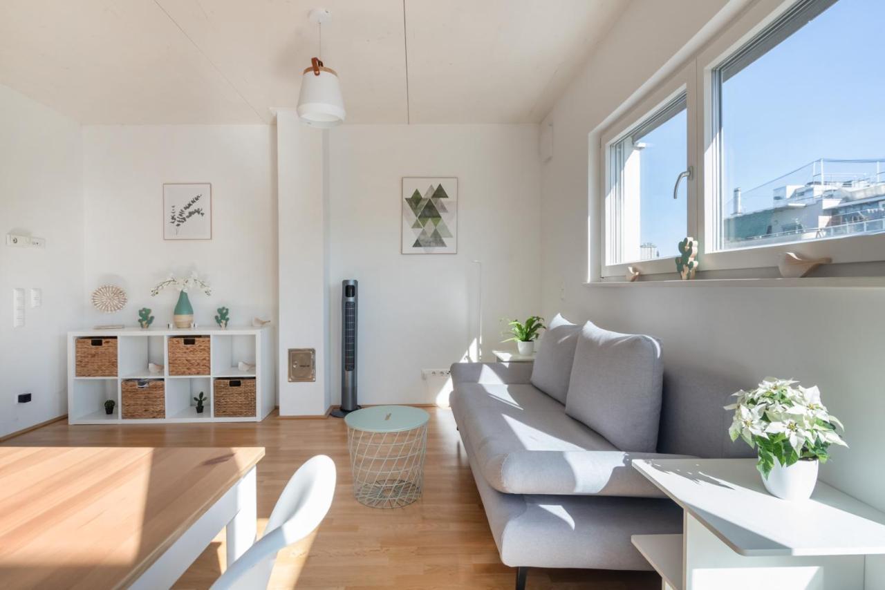 Helles, Neues Dg Apartment Mit Blick Zum Donauturm Вена Экстерьер фото