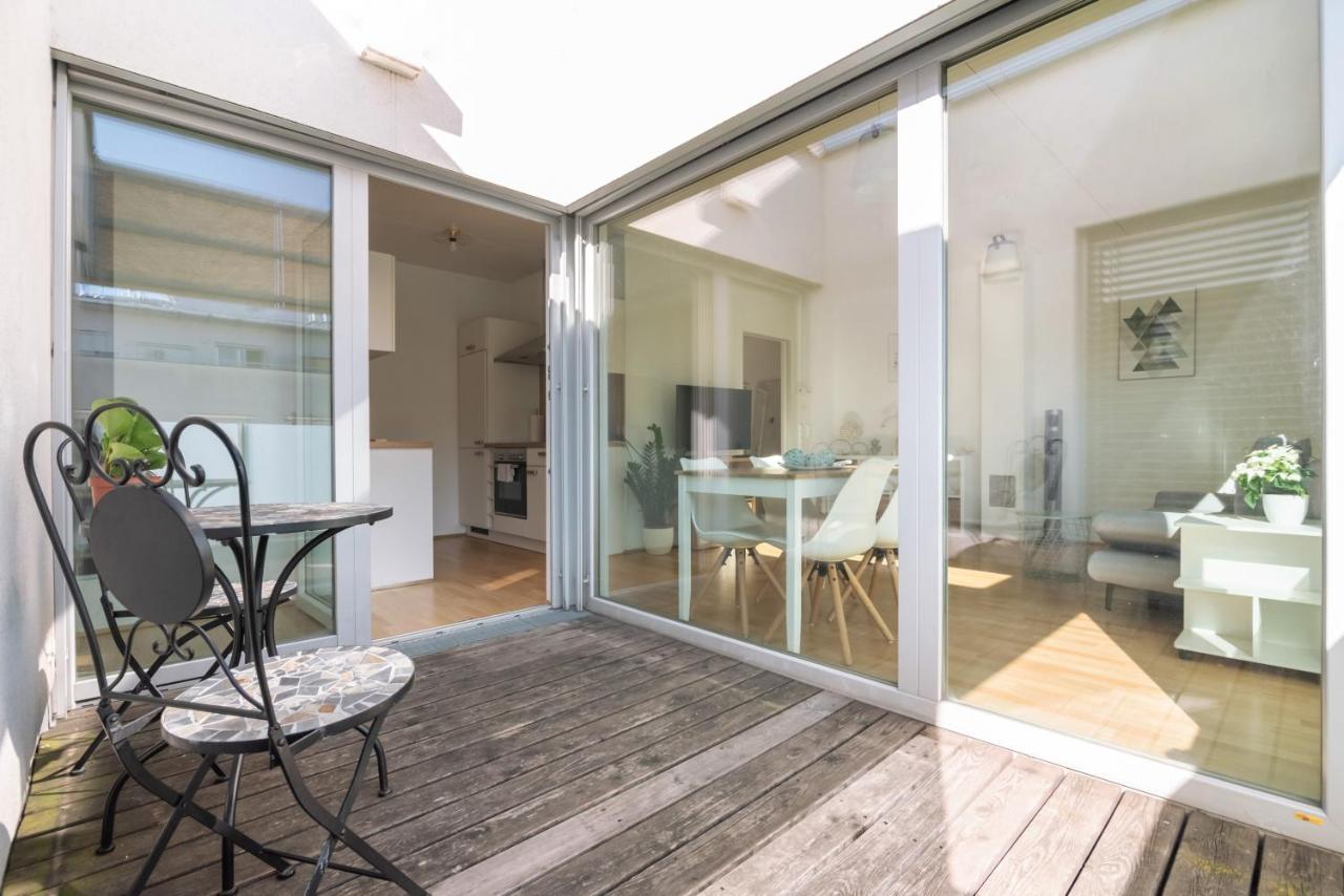 Helles, Neues Dg Apartment Mit Blick Zum Donauturm Вена Экстерьер фото
