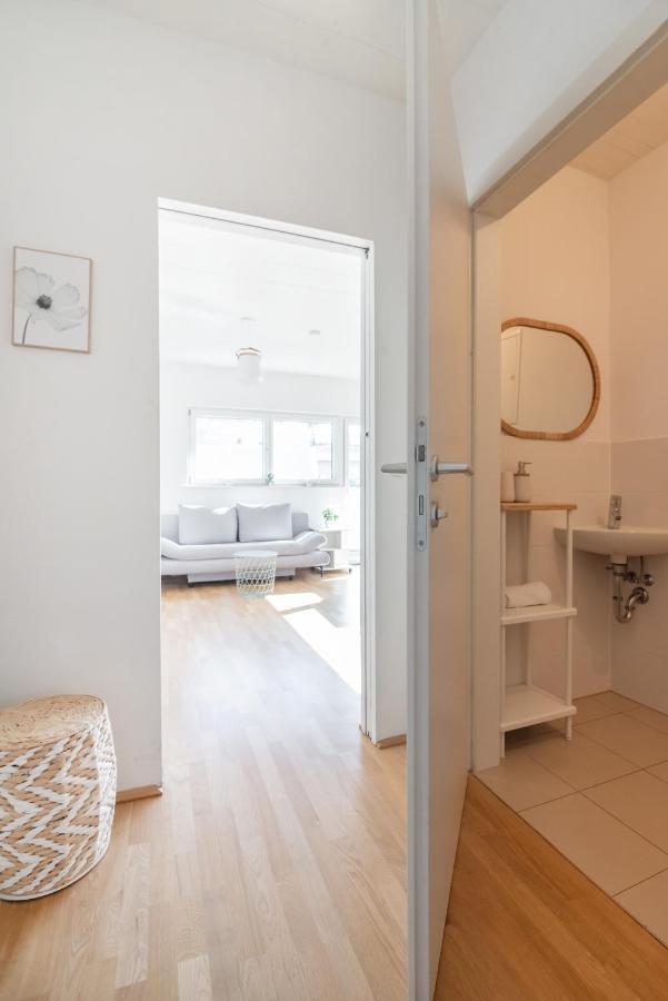 Helles, Neues Dg Apartment Mit Blick Zum Donauturm Вена Экстерьер фото